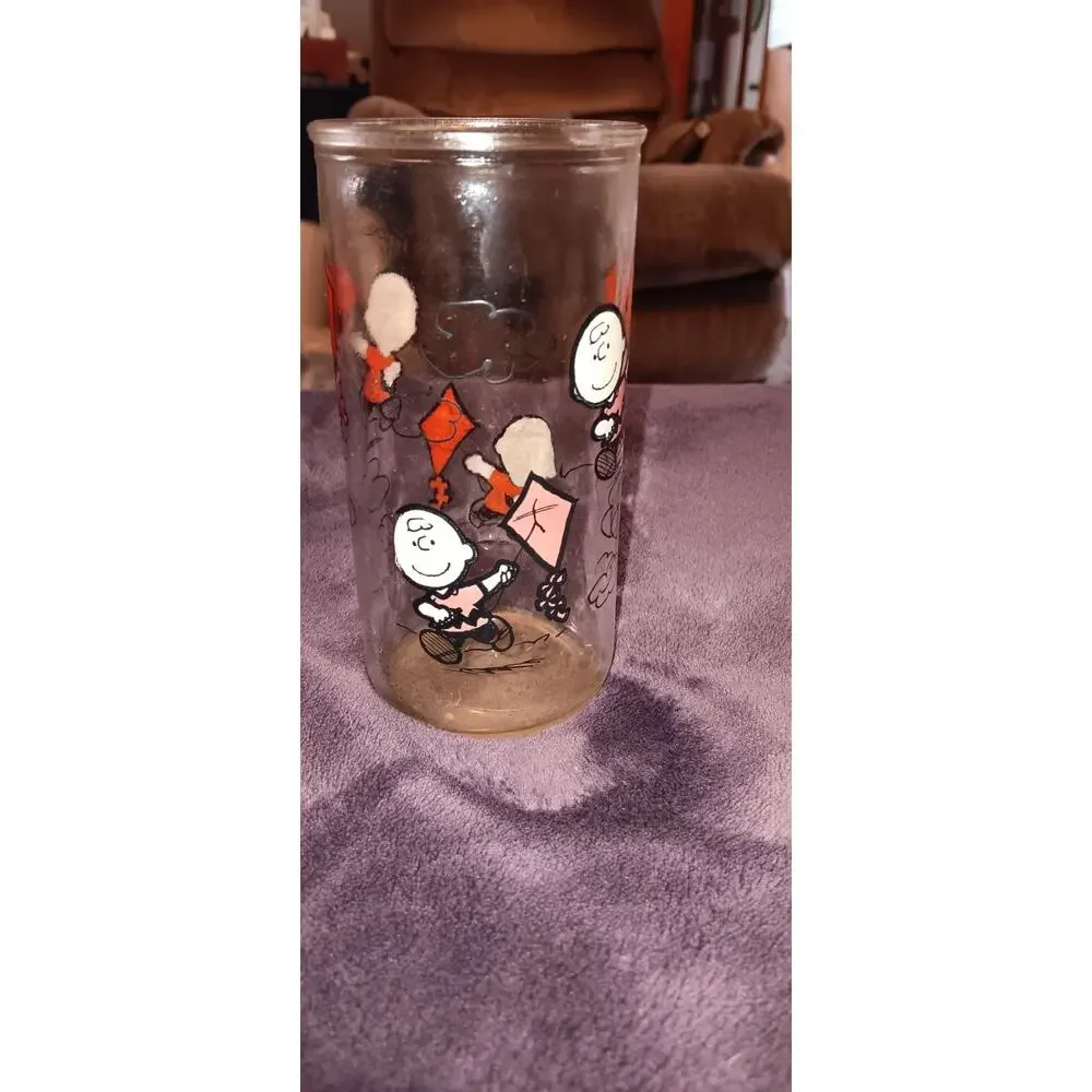Vintage Promotional Glass Charlie Brown Flying Kite 1950 Snoopy Peanuts